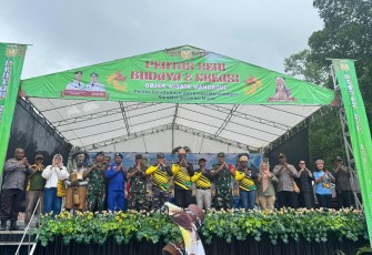Dandim 1710/Mimika Hadiri Pembukaan Lomba Dayung dan Pentas Seni Budaya