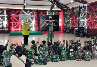 Dandim 1710/Mimika Sambut dan Berikan Motivasi Kepada Siswa Siswi TK Kartika VI-31 di Makodim