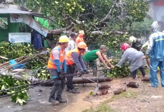 TNI-Polri dan TRC BPBD Trenggalek Sigap Hadapi Bencana