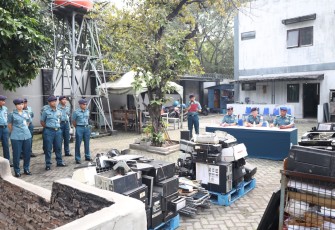 Proses pemusnahan dipimpin oleh Asisten Logistik Panglima Kolinlamil, Kolonel Laut (T) Heru R., S.T., M.Si., M.Tr.Opsla., CRMP., yang diwakili Paban BMN Slog Kolinlamil, Letkol Laut (T) Tri Wahyudianto, S.T., M.Tr.Hanla.