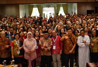 Mendikdasmen, Abdul Mu’ti saat jadi pembicara kunci di acara Sarasehan Guru Katolik se-Jakarta Barat yang mengusung tema “Peran Guru Dalam Mempersiapkan Masa Depan Peserta Didik", di Jakarta, Sabtu (6/9).