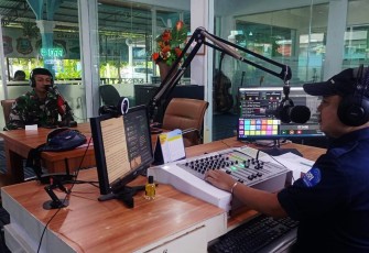 Serka Laode Kalawara saat mengisi tema di RRI Gorontalo