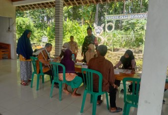 Babinsa Koramil 14/Bringin saat Laksanakan Pendampingan Posyandu Lansia