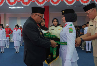 Wali Kota Tanjungpinang saat Kukuhkan 48 Anggota Paskibraka
