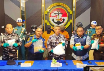 Danlanal Bintan Kolonel Laut (P) Dr. Eko Agus Susanto, S.E., M.M.,  saat Prees Release di halaman Mako Lanal Bintan