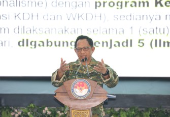 Mendagri Muhammad Tito Karnavian saat membuka Retret Kepala Daerah Gelombang II di Balairung Rudini, Kampus Institut Pemerintahan Dalam Negeri (IPDN) Jatinangor, Kabupaten Sumedang, Jawa Barat, Senin (23/6/2025).