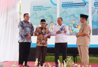 Peluncuran Center of Excellence Program Makan Bergizi Gratis di IPB University, Bogor, Selasa (11/2).