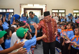 Mendikdasmen Abdul Mu’ti, menyoroti bahwa pendidikan prasekolah merupakan bagian dari pemenuhan hak anak yang berperan penting dalam kesiapan belajar mereka ke jenjang berikutnya.