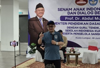 Mendikdasmen, Abdul Mu’ti, saat berdialog dengan pendidik, tenaga kependidikan, murid Sekolah Indonesia Kuala Lumpur (SIKL).