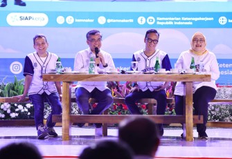 Menteri Ketenagakerjaan, Yassierli saat hadiri peringatan May Day 2025 yang diselenggarakan di Pertamina Arena Simprug, Jakarta Selatan, Kamis (1/5/2025).