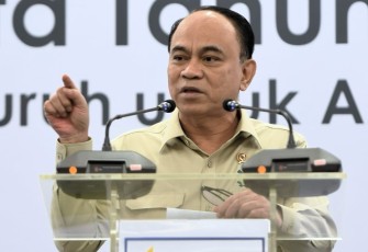Menteri Koperasi (Menkop) Budi Arie Setiadi saat membuka Rapat Anggota Tahunan (RAT) Koperasi Astra di Jakarta, Selasa (29/04).