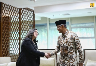 Menteri Pekerjaan Umum (PU) Dody Hanggodo bertemu dengan World Bank Country Director untuk Indonesia dan Timor Leste Carolyn Turk di Kantor Kementerian PU, Jumat (31/1).
