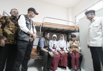 Seskab, Mensos dan Menteri PU saat Tinjau Kesiapan Sekolah Rakyat di Sentra Handayani