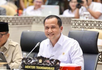 Menteri Transmigrasi Iftitah Sulaiman Suryanagara