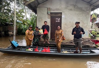 PLBN Jagoi Babang Salurkan Bantuan untuk Korban Banjir di Wilayah Perbatasan Negara