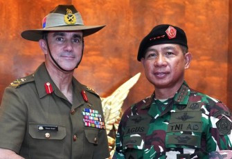 Panglima TNI saat Terima Kunjungan Kehormatan Kasad Australia di Markas Besar TNI, Jakarta Timur, Senin (8/09/2025).