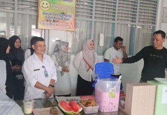 Menyambut datangnya bulan suci Ramadhan 1446 H yang jatuh beberapa hari kedepan, manajemen Rumah Sakit Tuanku Imam Bonjol mengadakan makan siang bersama bertempat di ruangan kantor RSUD TIB, Rabu (26/02/2025)
