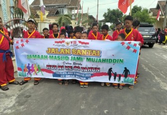 Pemdes Tulus Ayu Jalan Santai Bersama Jamaah Masjid Jami' Mujahiddin