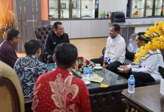 Pertemuan membahas kolaborasi untuk memperkuat stabilitas ekonomi. Selasa, (08/07/2025).