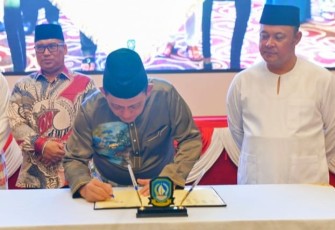 Penandatanganan Perjanjian Kerja Sama tentang Bantuan Biaya Pendidikan Dokter Spesialis-Subspesialis yang digelar di Aula Wan Seri Beni, Tanjungpinang, Jumat (129).