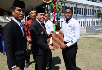 Pj Gubernur Agus Fatoni Serahkan Remisi kepada Narapidana Papua