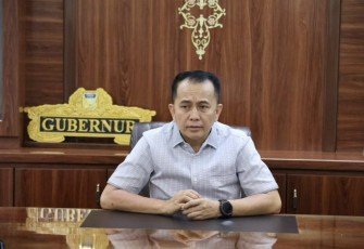 Penjabat (Pj) Gubernur Papua Agus Fatoni saat memimpin Rapat bersama Forum Koordinasi Pimpinan Daerah (Forkopimda) di Gedung Negara, Jayapura, Papua, Jumat (05/09/2025).