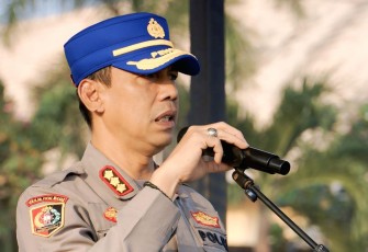 Kepala (Ka) SPN Polda Jatim, Komisaris Besar Polisi (Kombes Pol) Agus Wibowo, S.I.K., saat pimpin apel pada Rabu (13/8/2025) pagi. 