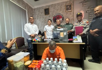Konferensi Pers terkait tindak pidana narkotika yang terjadi di Kecamatan Tambelan pada akhir bulan Maret lalu, kegiatan konferensi Pers tesebut dilaksanakan di Mapolres Bintan pada Kamis (17/4/2025).
