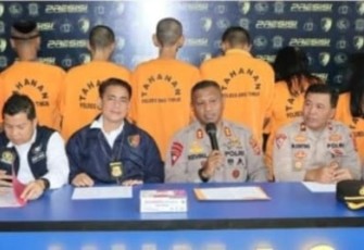 Kapolres Oku Timur AKBP Kevin Leleury.S,i.K,.M,si, saat acara rilis yang di gelar di kantor Mapolres Oku Timur pada hari Senin 17 Maret 2025
