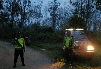 Personil Polsek Belitang III saat Laksanakan Patroli Huting