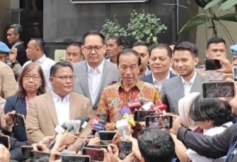 Presiden ke-7 RI, Joko Widodo saat melaporkan dugaan pencemaran nama baik terkait tudingan ijazah palsu Subdit Keamanan Negara (Kamneg) Ditreskrimum Polda Metro pada Rabu (30/04).