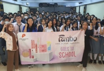 Public Speaking dan Beauty Class Fanbo x Priska Sahanaya di SMK Permata Bunda