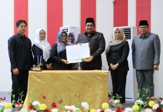 Bupati Bintan Roby Kurniawan menyampaikan ucapan terima kasih atas dukungan dan kerja sama DPRD Bintan dalam membahas dan menyetujui Ranperda tersebut. 