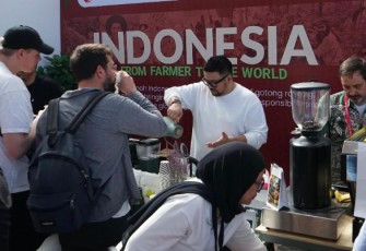 SMBC Indonesia menghadirkan tiga UMKM kopi terpilih dalam Amsterdam Coffee Festival 2025 untuk memperkenalkan potensi kopi Nusantara di kancah dunia.