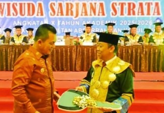 Gubernur Kepulauan Riau H Ansar Ahmad dalam Sidang Senat Terbuka Wisuda S1 Angkatan X sekaligus Milad ke-XV STAIN Sultan Abdurrahman Kepri yang digelar di CK Tanjungpinang Hotel & Convention Centre, Sabtu (6/12/2025).