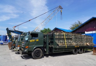 Sejumlah perlengkapan vital diturunkan, antara lain tiga set jembatan Bailey, satu unit truk alkap jembatan, satu kendaraan tangki BBM berkapasitas 8.000 liter, dua unit buldoser, satu unit ekskavator, serta satu unit truk angkut.