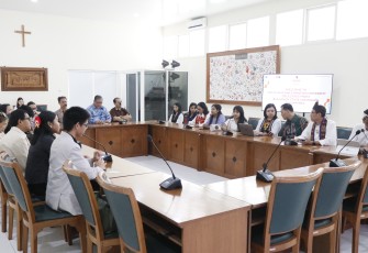 Suasana hangat menyelimuti Grha Kartini, Kampus Kartini Universitas Kristen Satya Wacana (UKSW) dalam acara Welcome Lunch bersama para delegasi Bukidnon State University (BukSU), Filipina.