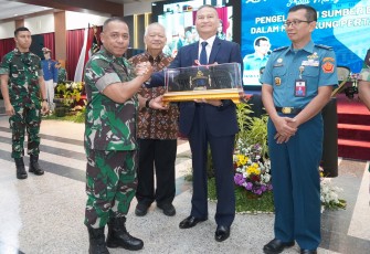 Gubernur Akademi Militer (Akmil), Mayor Jenderal TNI Arnold A.P. Ritiauw, secara resmi membuka Seminar Program Studi Manajemen Pertahanan dan Administrasi Pertahanan
