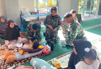 Selain memberikan pelayanan langsung, kehadiran tim juga bertujuan memetakan kebutuhan kesehatan warga di lokasi terdampak banjir.