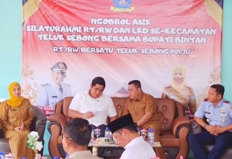 Bupati Bintan Ngobrol Asik bersama PJ Camat, RT/RW se-Kecamatan Teluk Sebong