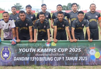 Tim Jurnalis FC Kota Bitung saat berfoto bersama sebelum laga di mulai