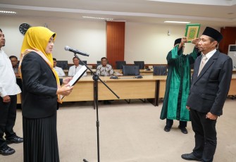 Prosesi pelantikan Tito Suwarno sebagai Komisioner KPID Kepri Periode 2025–2028