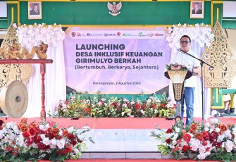 Wakil Bupati Karanganyar, Adhe Eliana, secara resmi meluncurkan program Desa Inklusif Keuangan "Girimulyo Berkah", di Balai Desa Girimulyo, Kecamatan Ngargoyoso, Sabtu (2/8/2025).