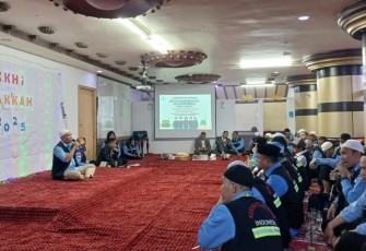 Wakil Menteri Haji Arab Saudi, Abdul Fatah Mashat, saat mengunjungi Kantor Petugas Penyelenggara Ibadah Haji (PPIH) Daerah Kerja (Daker) Makkah pada 28 Juni