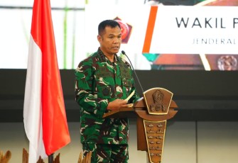 Wakil Panglima TNI Jenderal TNI Tandyo Budi Revita saat membuka secara resmi Latgabma Super Garuda Shield 2025, di Gedung Yos Soedarso, Sekolah Staf dan Komando Angkatan Laut (Seskoal), Cipulir, Jakarta, Senin (25/8/2025). 