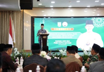 Wali Kota Batam, Amsakar Achmad saat menghadiri Pelantikan dan Rapat Kerja PMB periode 2025–2039 yang digelar di Hotel Golden View, Bengkong, Sabtu (1/11/2025). 