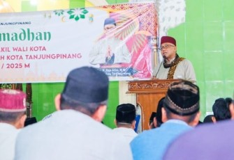 Wali Kota Tanjungpinang, H. Lis Darmansyah, SH, bersama jajaran Pemerintah Daerah bersilaturahmi dengan masyarakat di Masjid Al Amin, Perumahan Hang Tuah Permai, Tanjungpinang, Sabtu (8/3). 