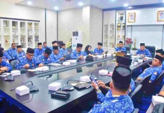 Rapat Koordinasi Perangkat Daerah bulan November 2025 di Ruang Rapat Engku Putri Raja Hamidah, Kantor Wali Kota Tanjungpinang, Senin (10/11).