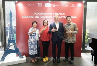 Wamen Ekraf saat menghadiri Indonesian–French Seminar on Fashion and Craftsmanship di Institut Français d’Indonésie (IFI) Jakarta, Selasa, 29 Juli 2025.