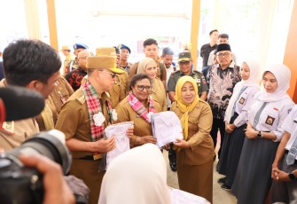 Wamendagri Ribka Haluk saat Kunjungi SMA Negeri 1 Kota Baubau, Senin (14/4/2025).